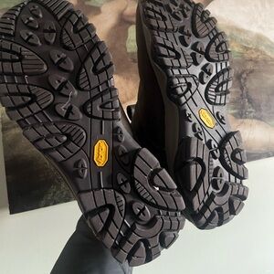 Merrell boots 
Moab Adventure 
Color: Earth